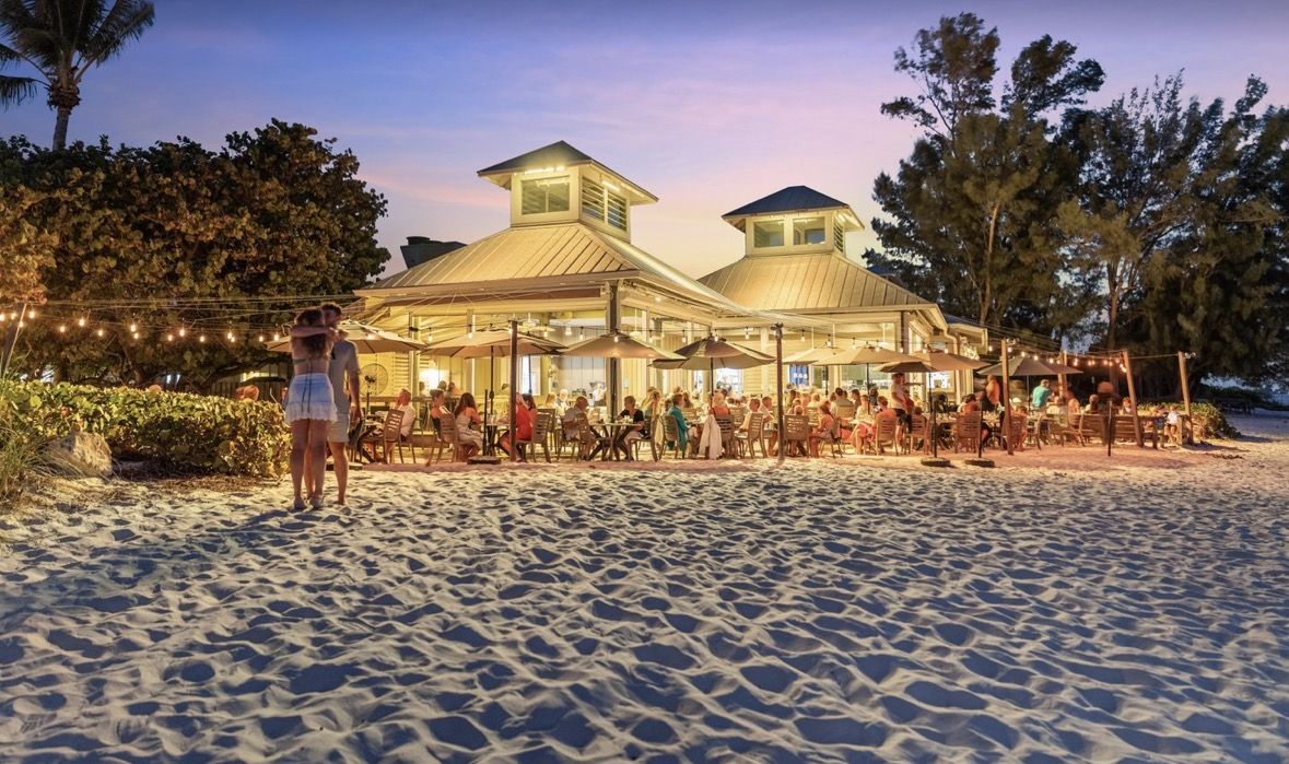Dinner on the sand, Beachfront dining, Anna Maria Island