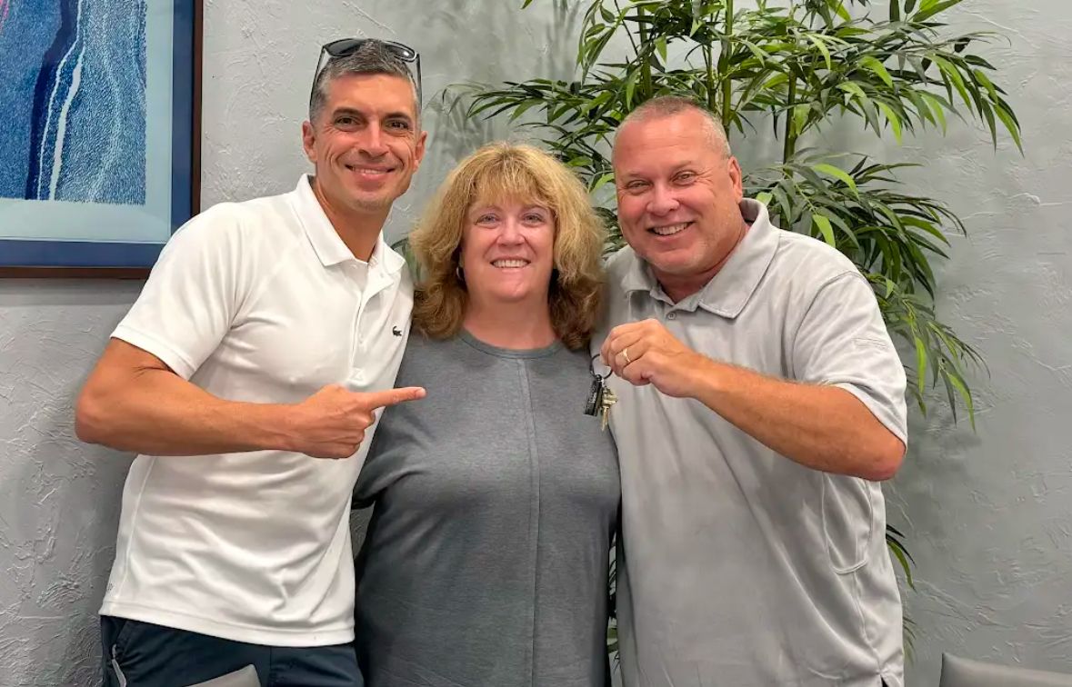 Robert with a couple holding their new keys